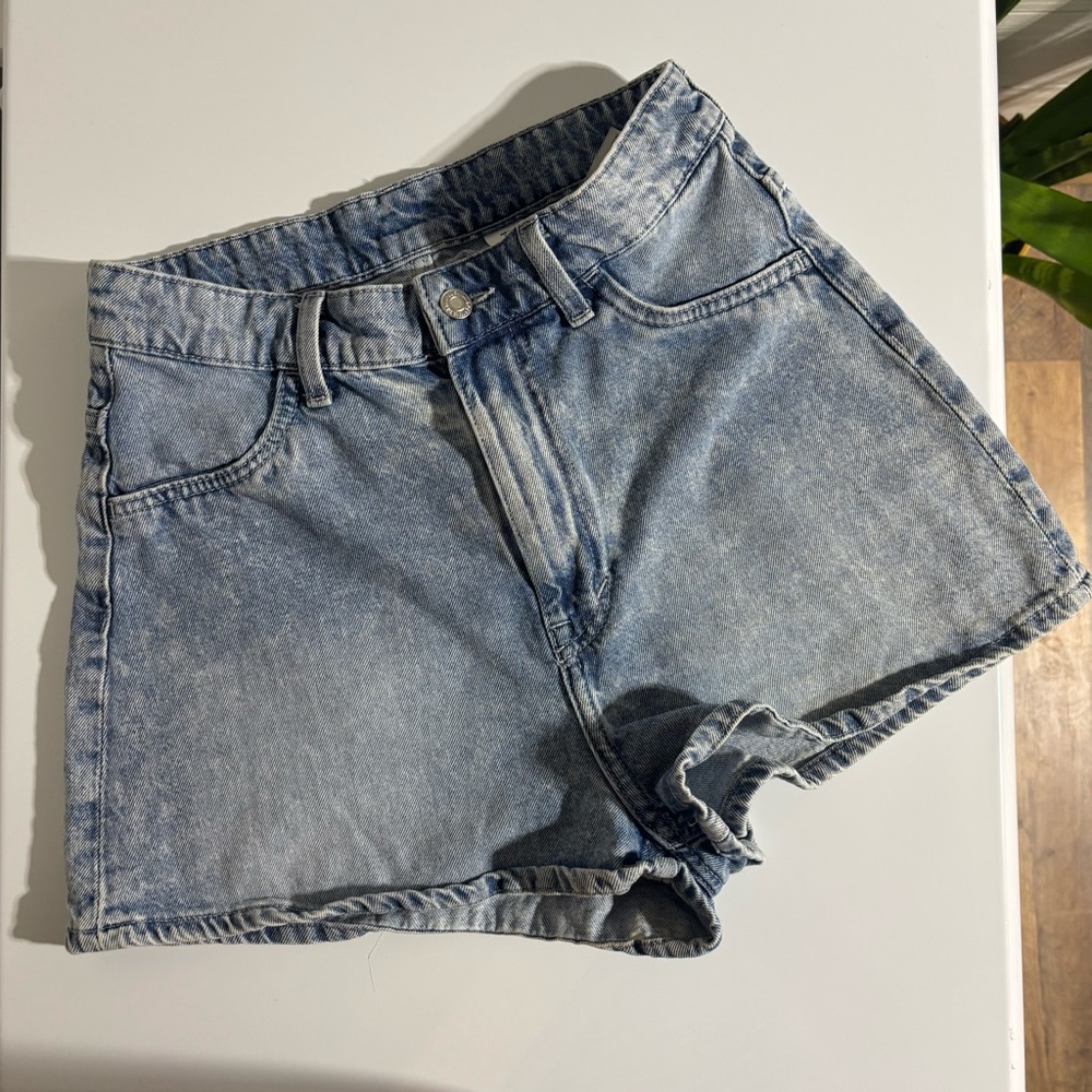 H&M Vintage Denim Curvy Fit High Waist  Denim Shorts Size 4